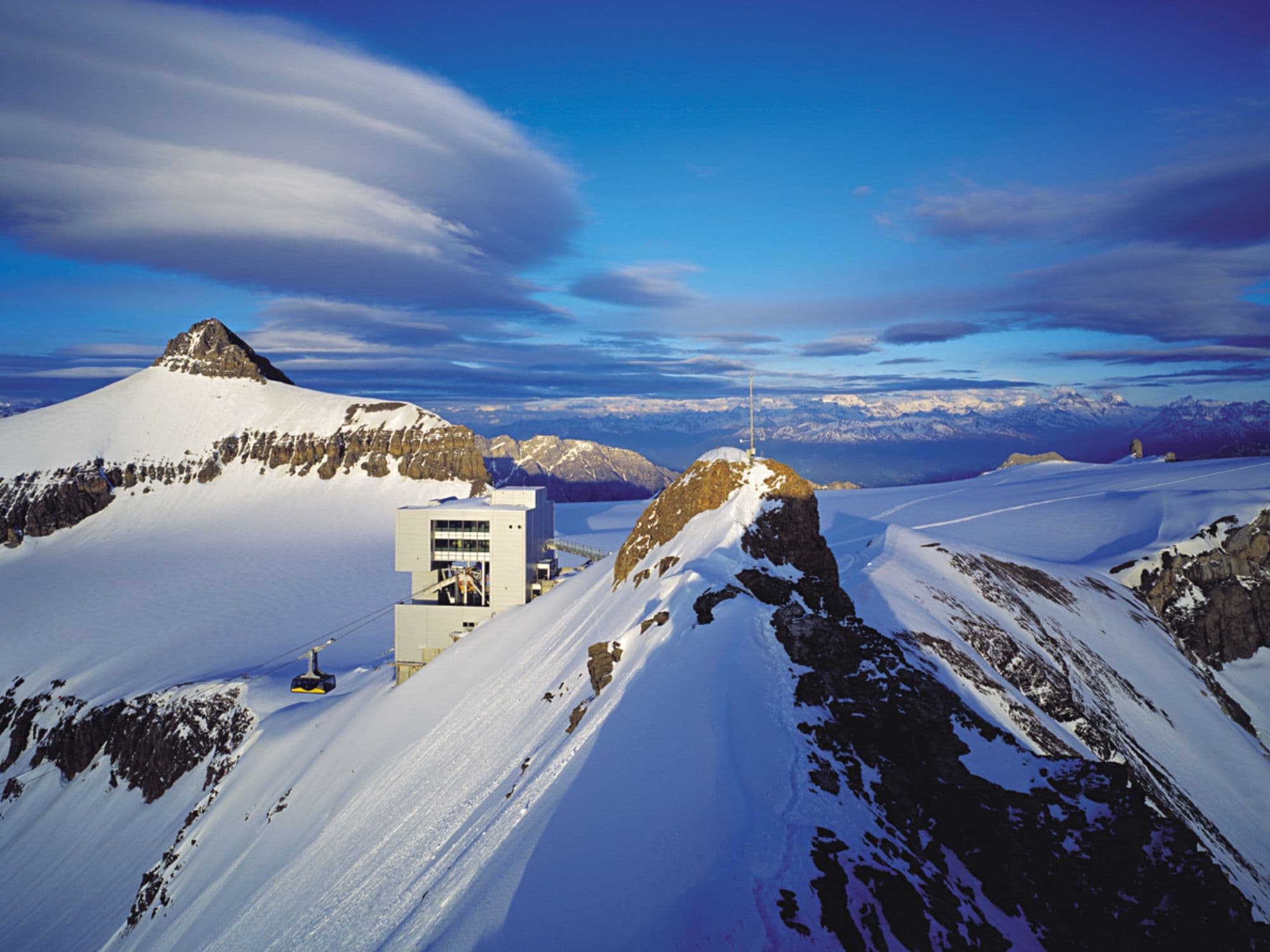 From Geneva: Bus Tour Glacier 3000 with Cable Car and Montreux