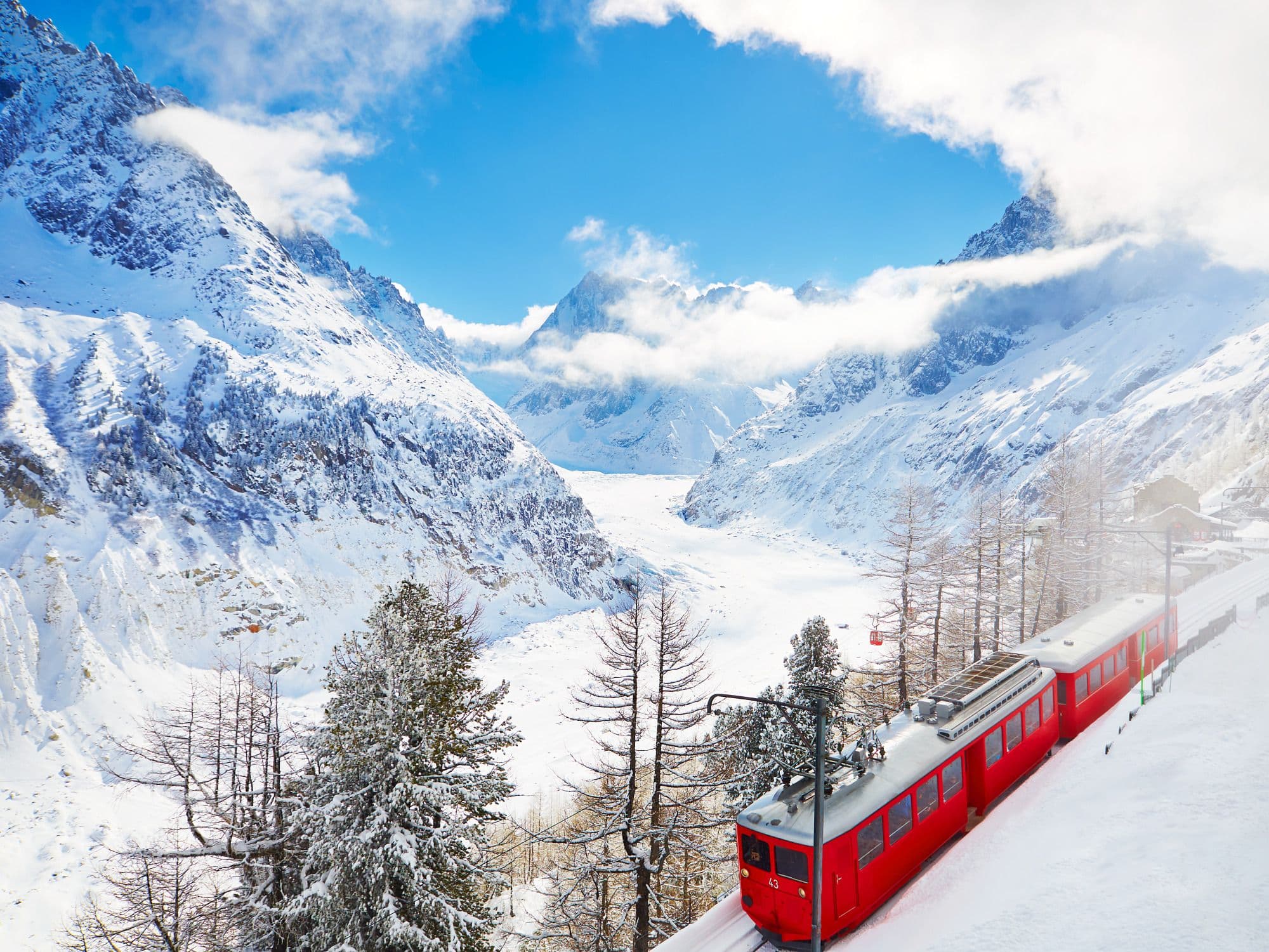 From Geneva: Bus tour to Chamonix Mont-Blanc with Mer de Glace