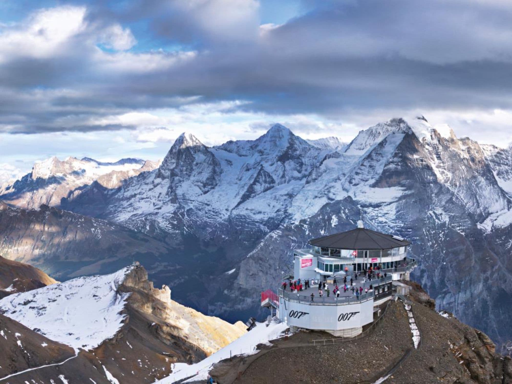 From Geneva: Bus tour to Interlaken and Schilthorn