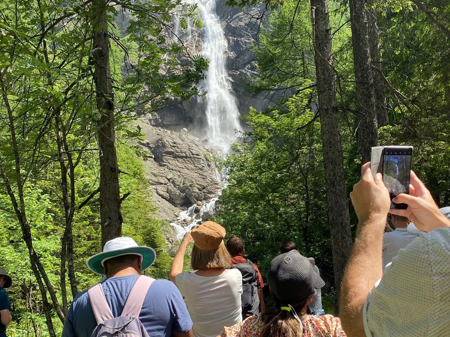 Waterfall tour around the Engstligen waterfalls