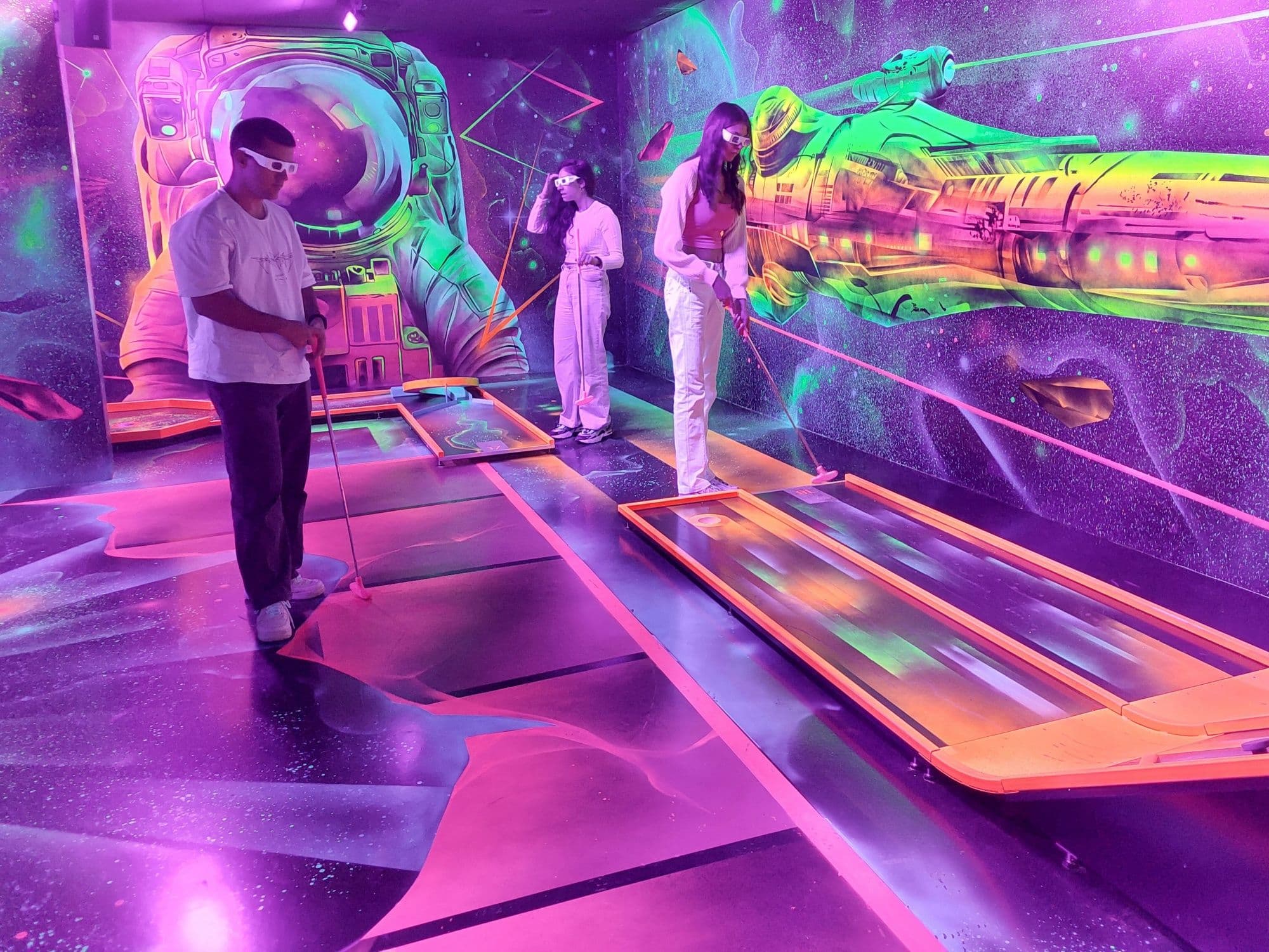 Blacklight Mini Golf in Basel