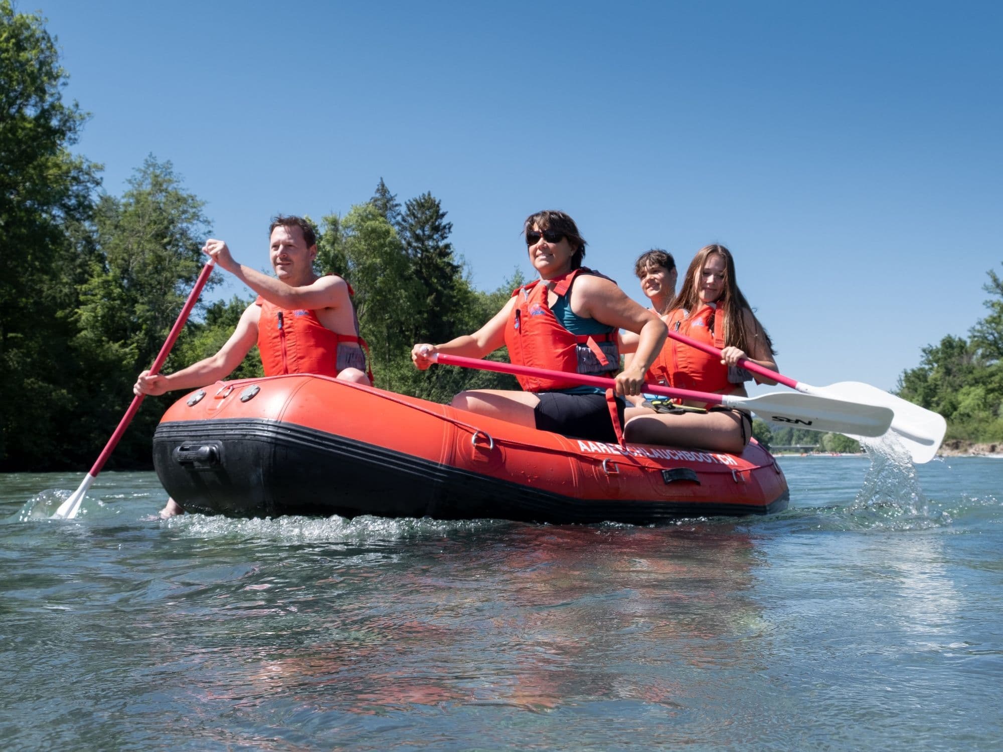 Aare rafting for 2-4 people: rent a dinghy