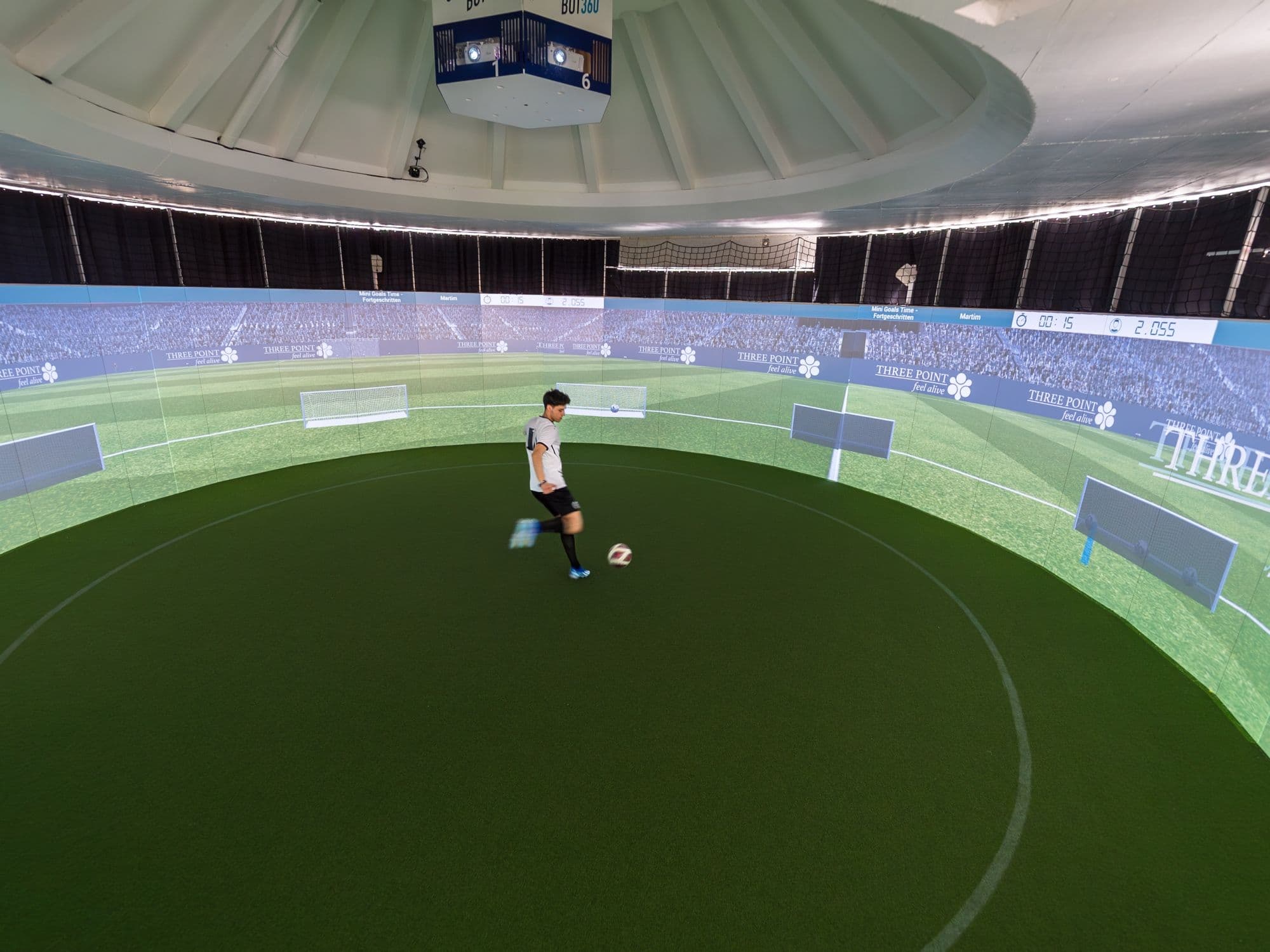 "Football Bot 360" virtual football training in Winterthur