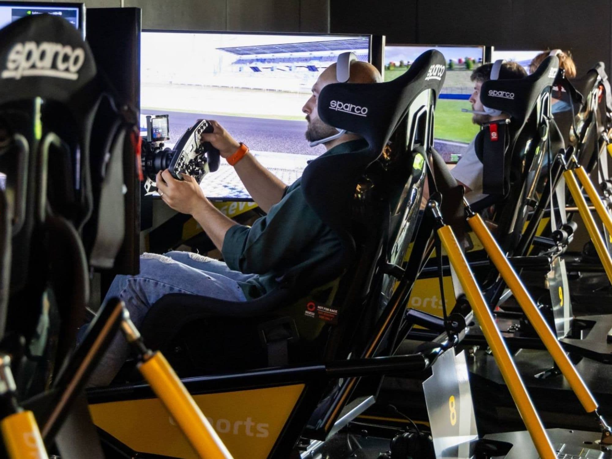 "Sim Racing" virtual drive and lounge in Roche