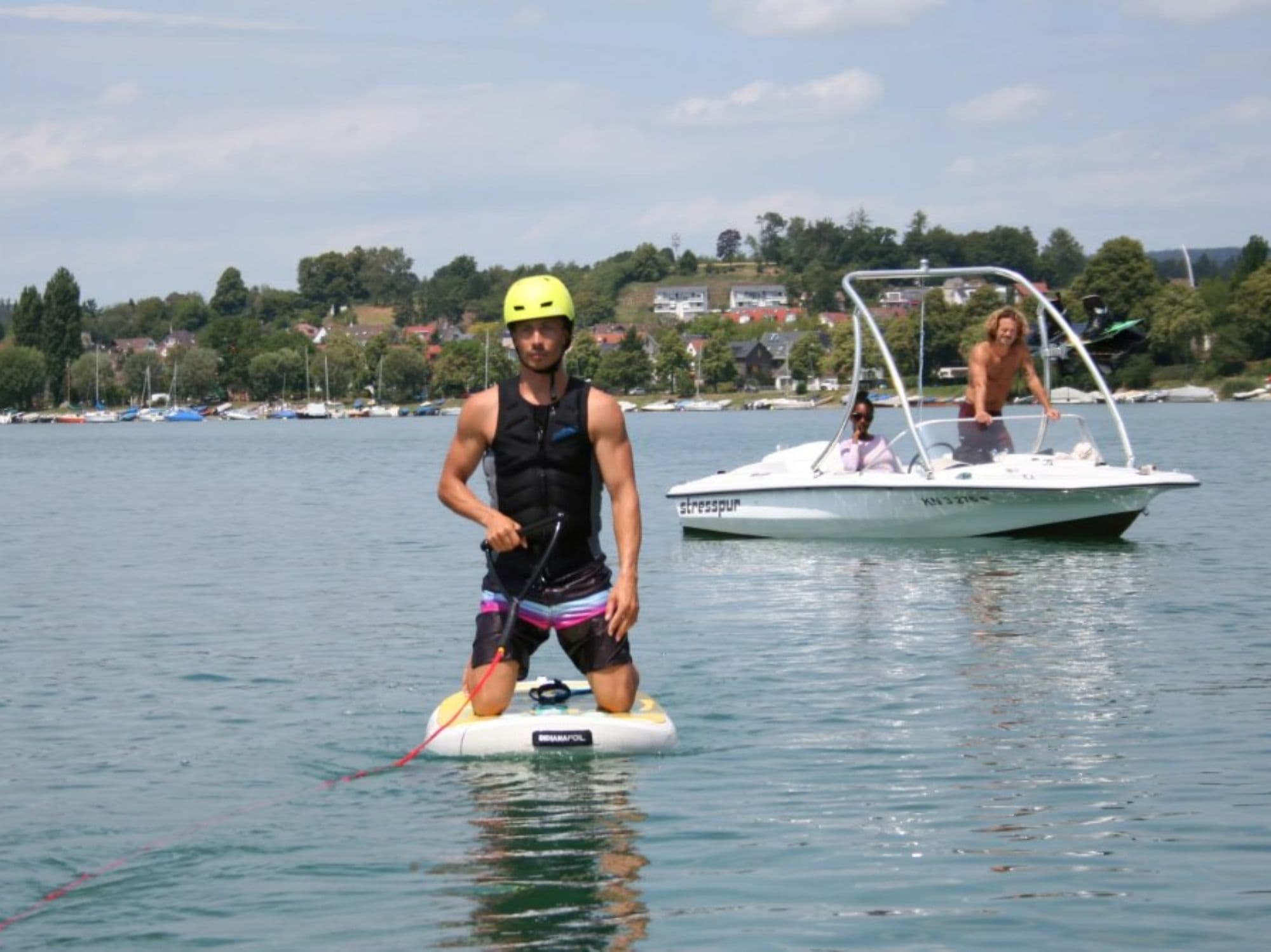 Foiling with a motorboat on Lake Constance