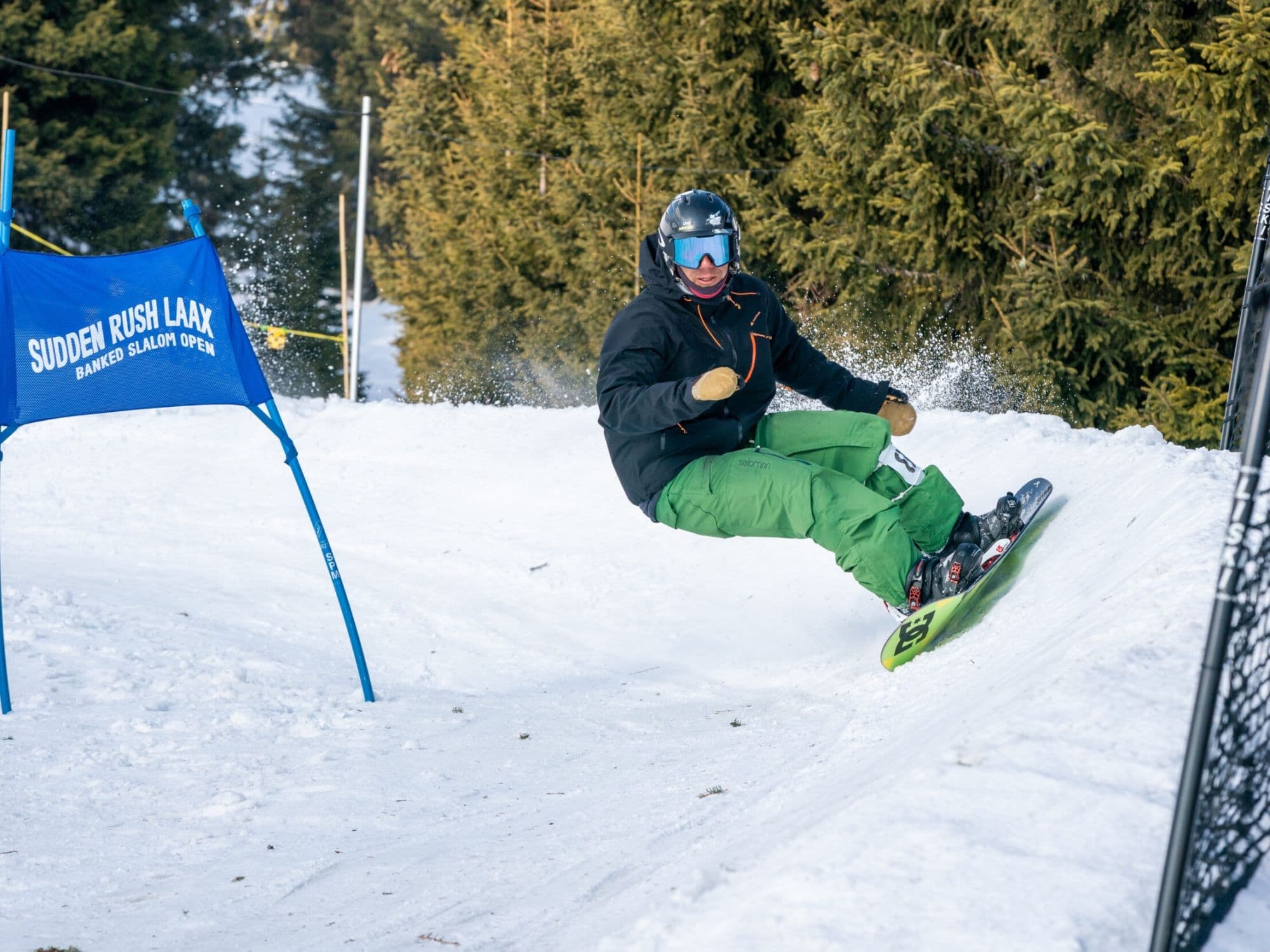 Private snowboard lessons for all age groups in Laax