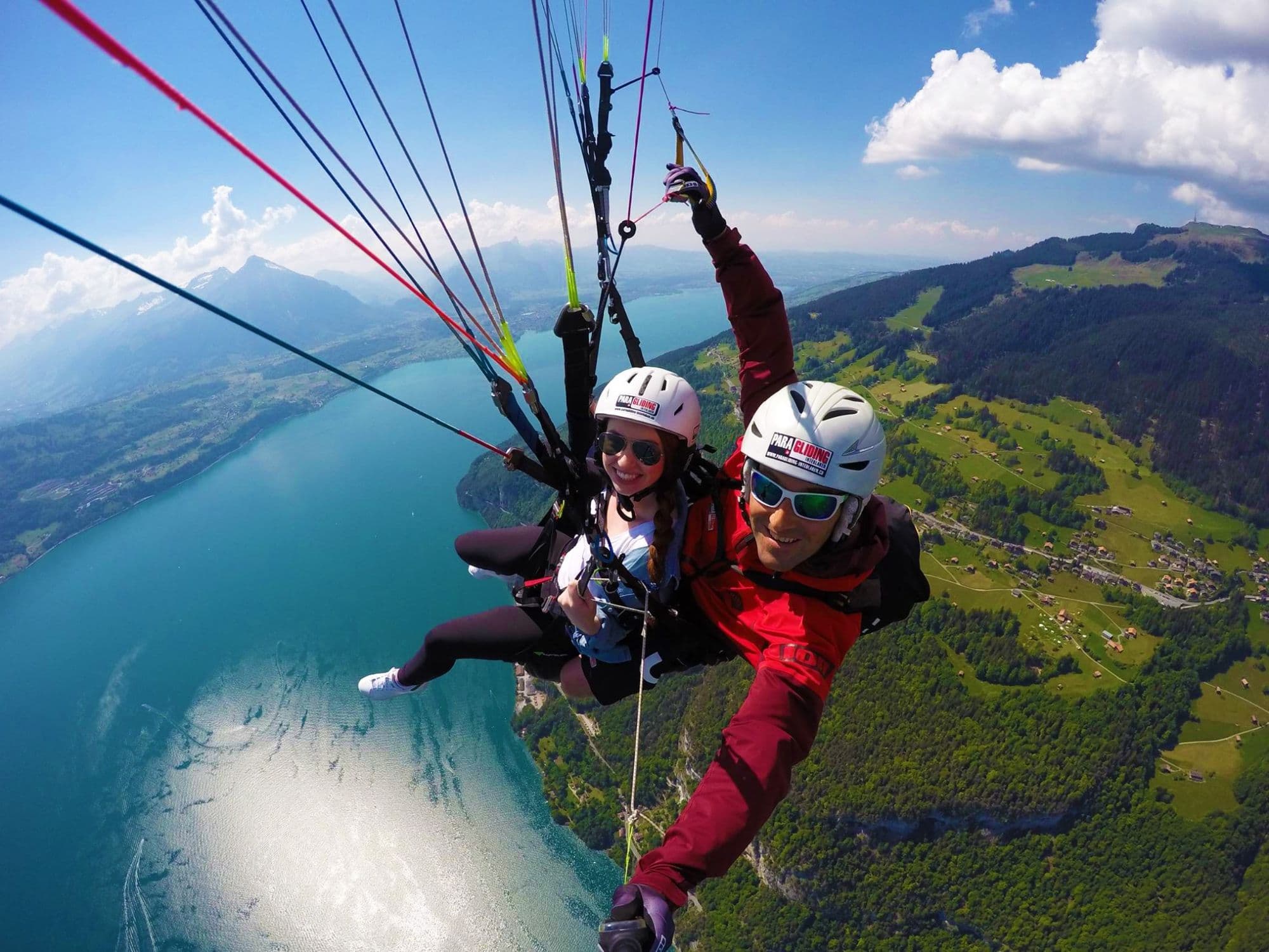 From Zürich: Day trip to Interlaken including paragliding