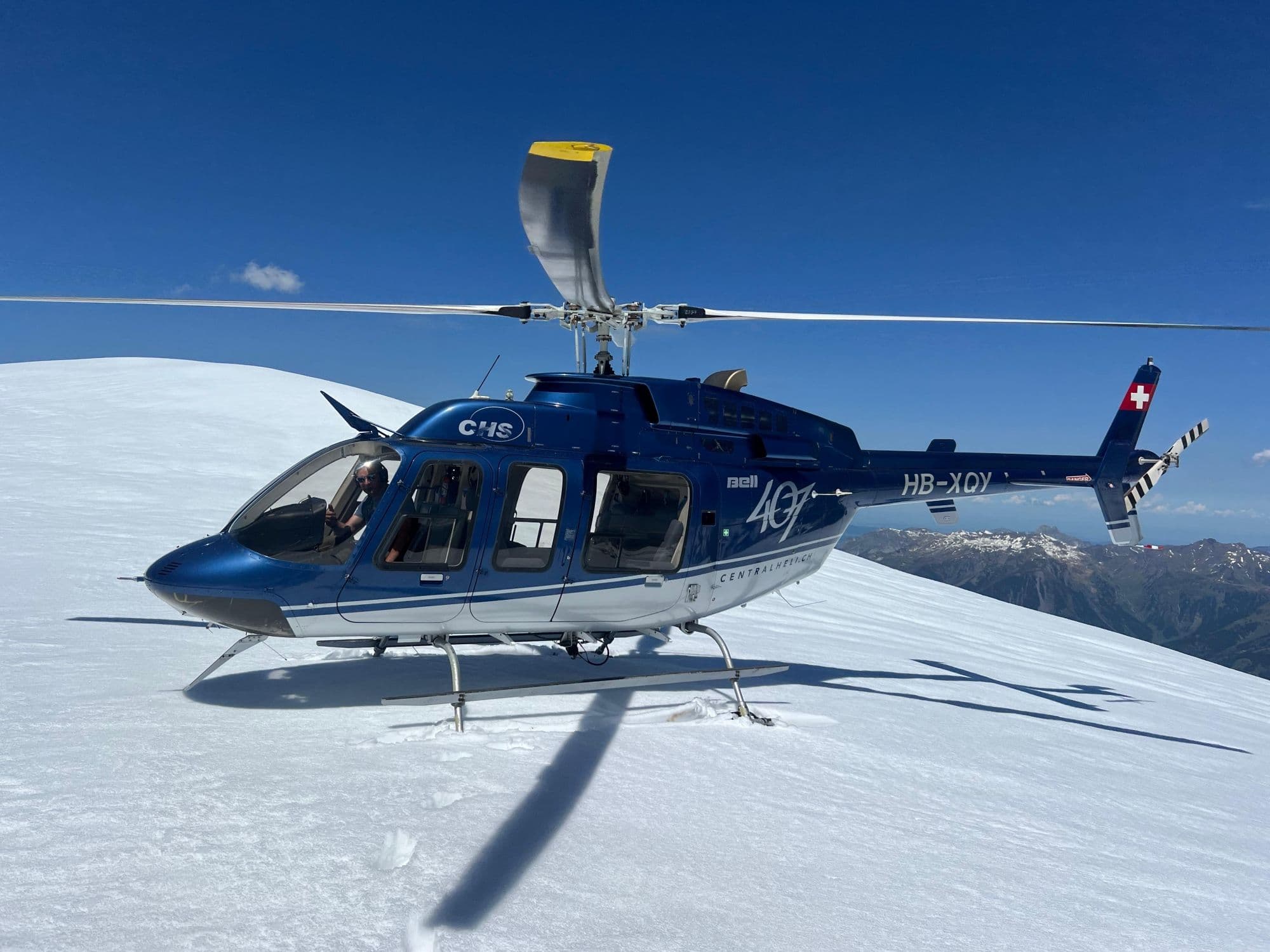 Helicopter flight over the Steingletscher with glacier landing from Buttwil