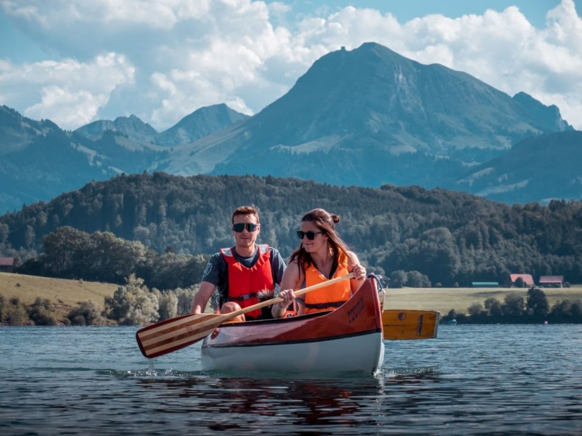Canadian boat rides in Gstaad and Rougemont