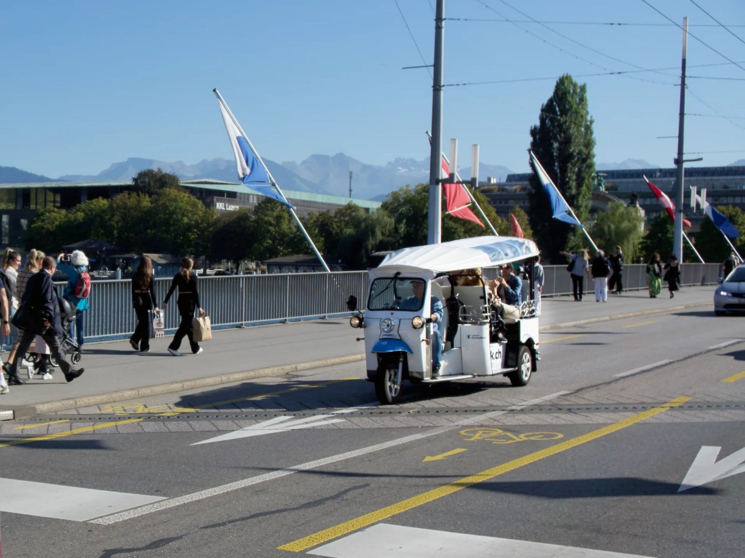 "Lucerne and its surroundings" - city tour by tuk tuk in Lucerne