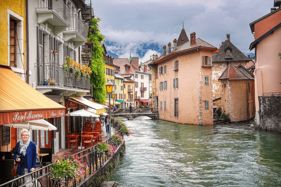 From Geneva or Geneva Airport: transfer to popular places around Lake Geneva