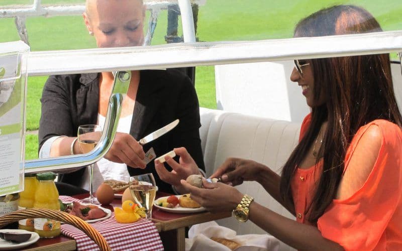 Brunch in E-Tuk Tuk with city tour of Zurich