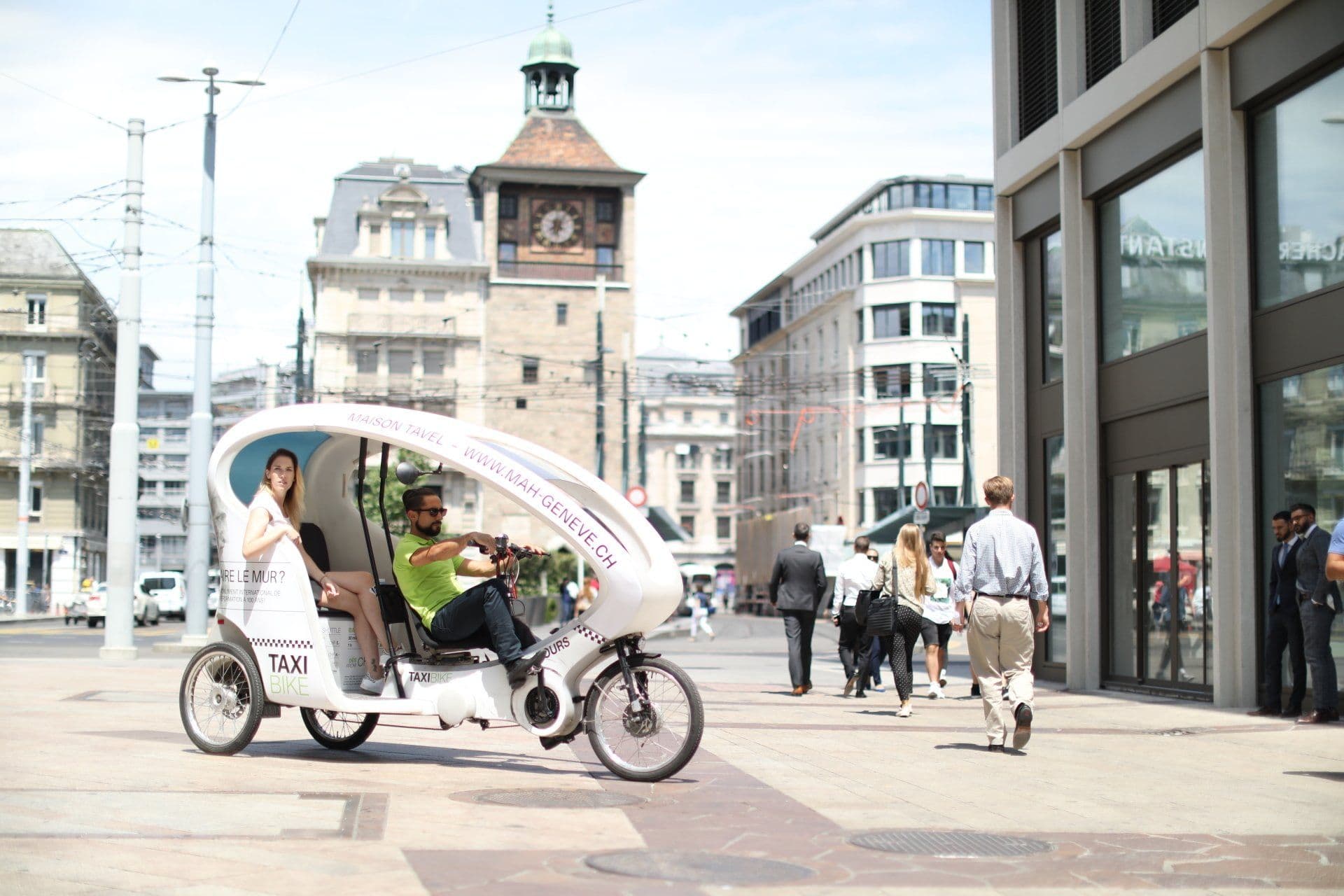 Bike cab round tour sights of Geneva