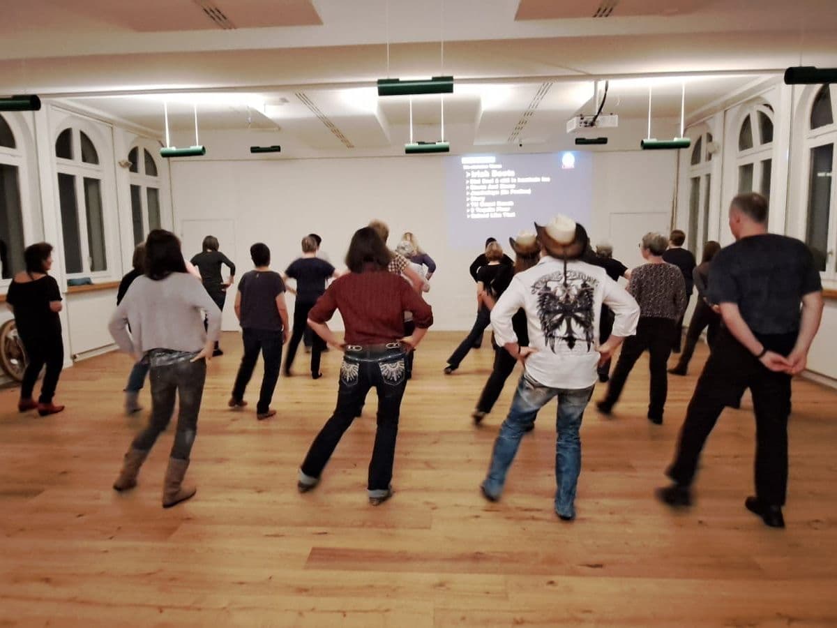 Line dance workshops for groups