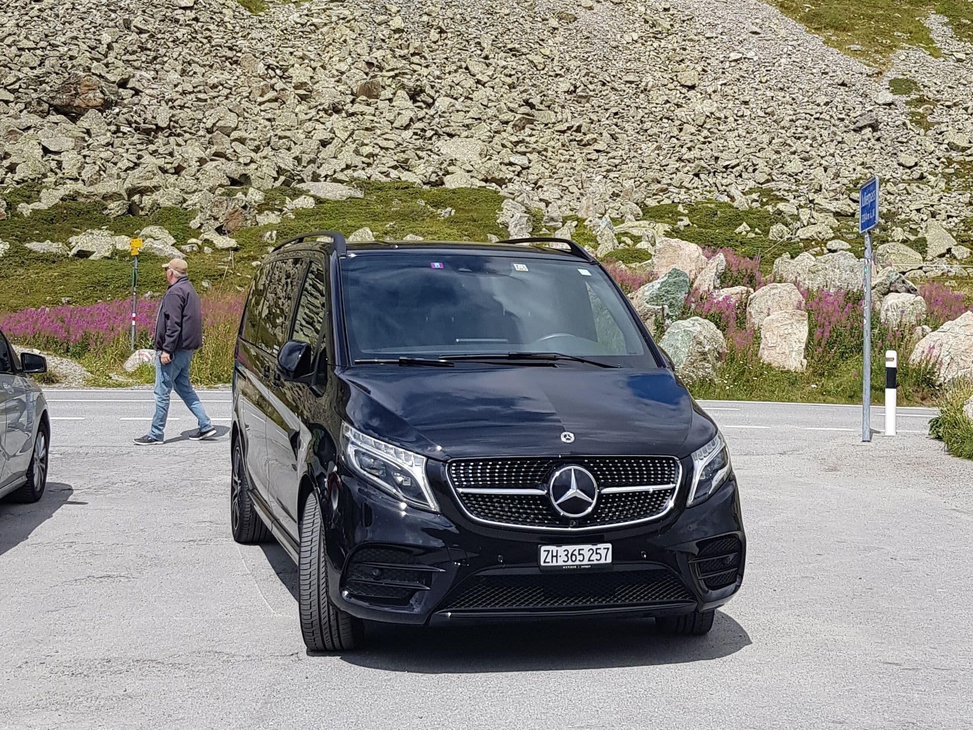 From Zurich Airport: Transfer to Interlaken, Grindelwald or Lauterbrunnen