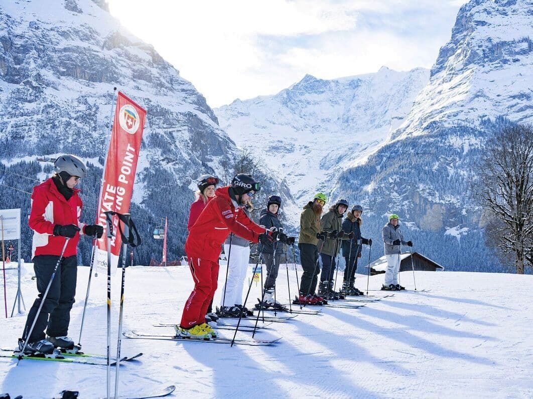 From Zurich: Day trip to Grindelwald with ski course for beginners