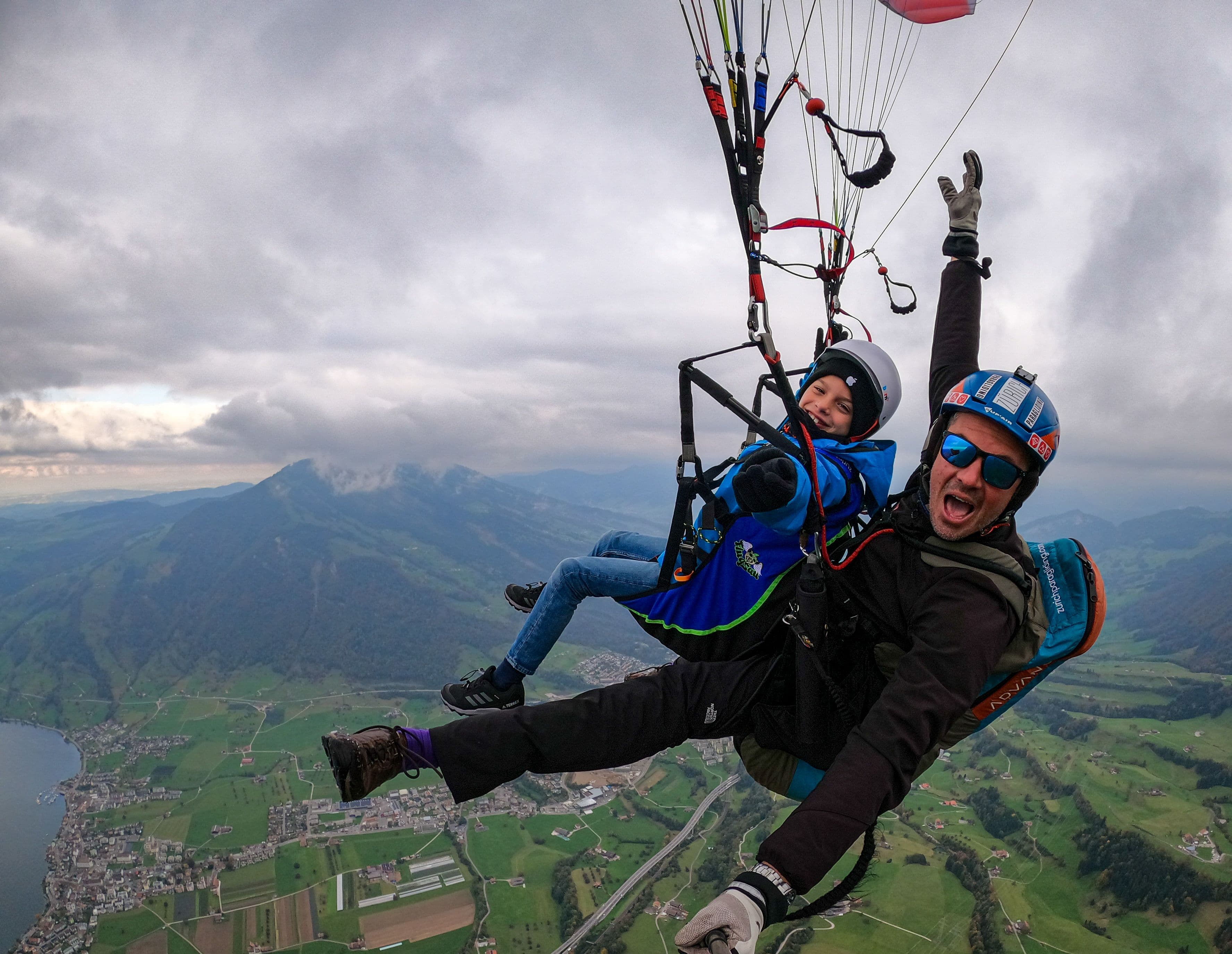 Emmetten Paragliding on Lake Lucerne