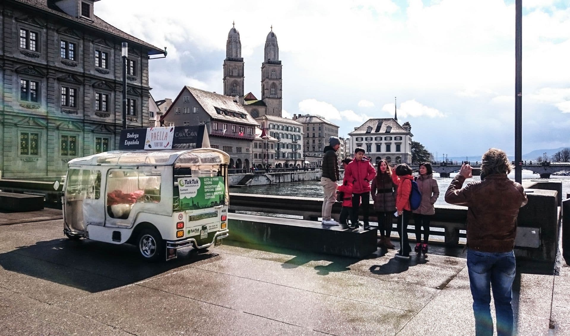 Burger tuk with sides and wine in Zurich 11