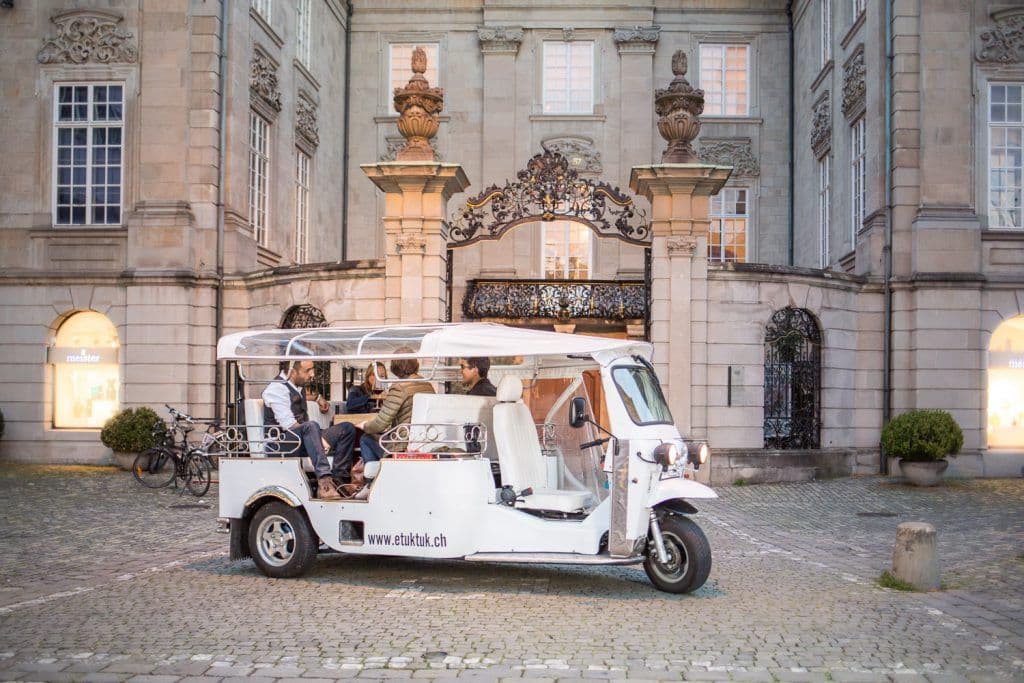 Burger tuk with sides and wine in Zurich 14