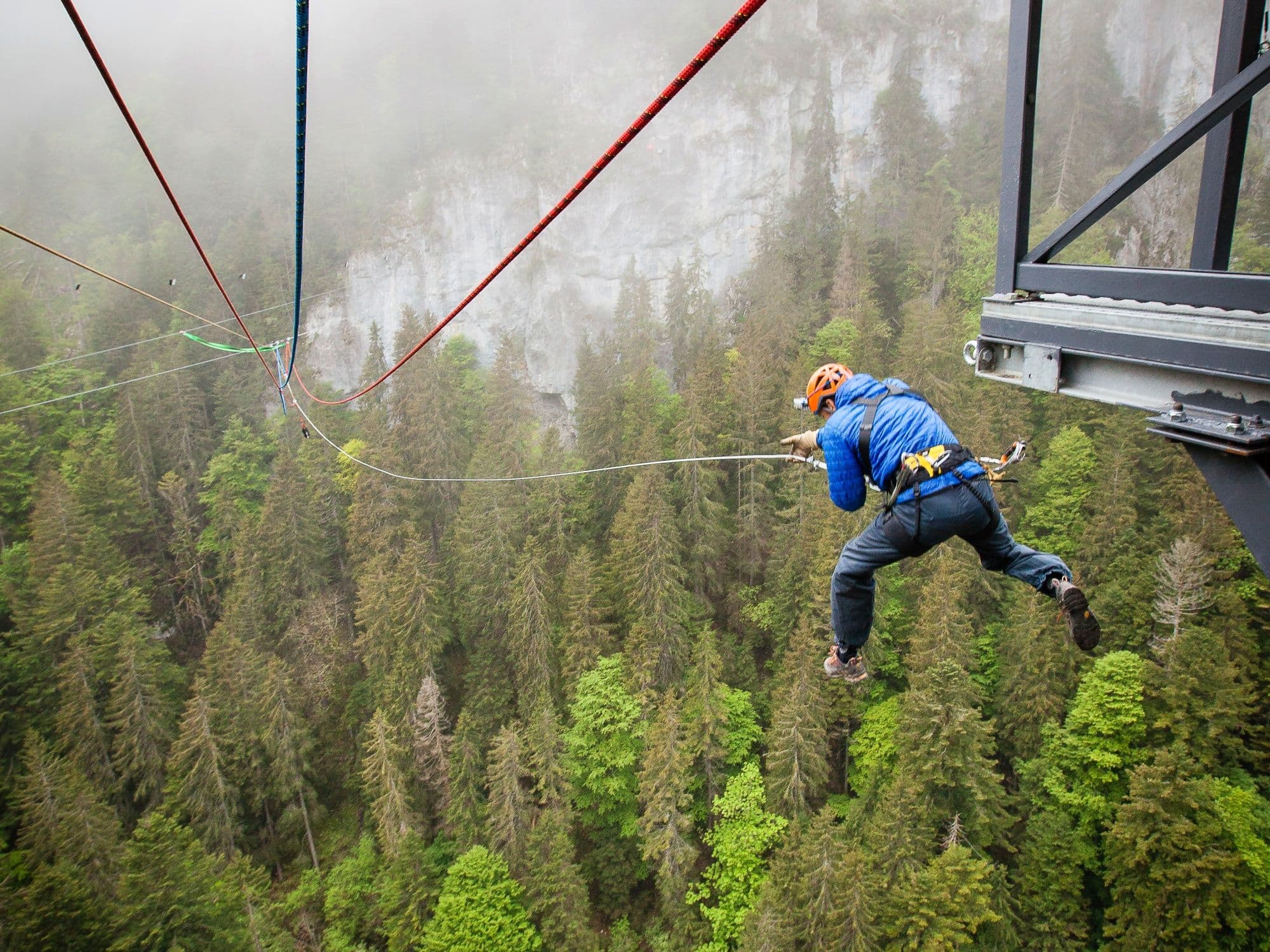 Canyon Swing over the Pissot Gorge in Château-d'Oex