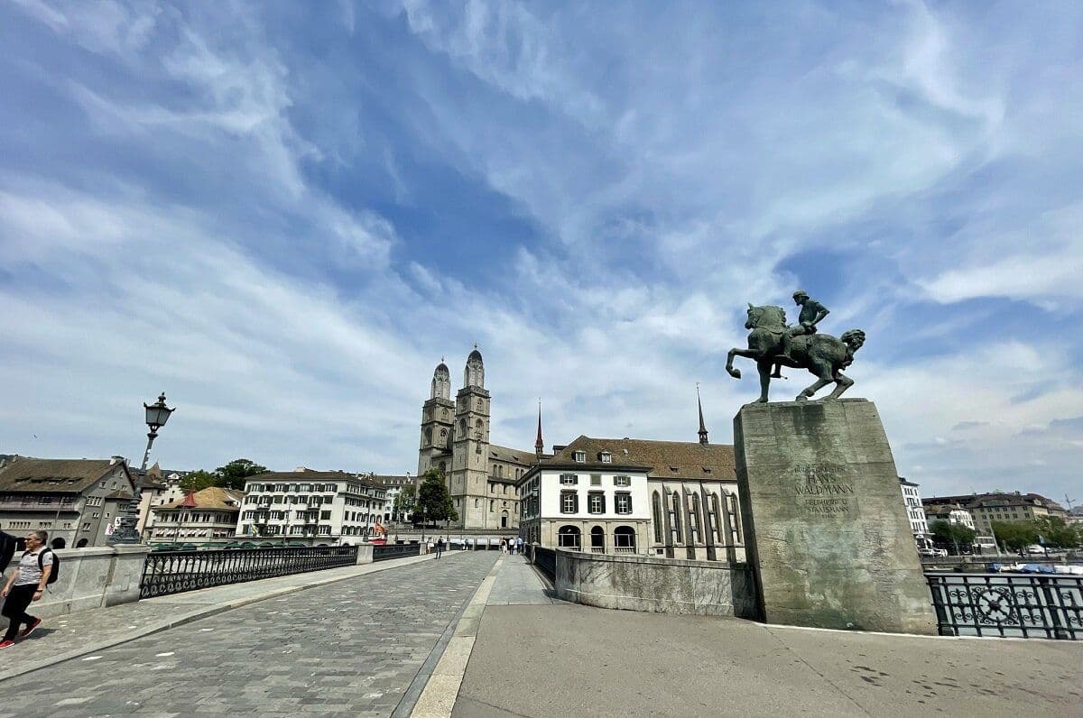 From Zurich: City tour Zurich and surroundings with ferry and cable car