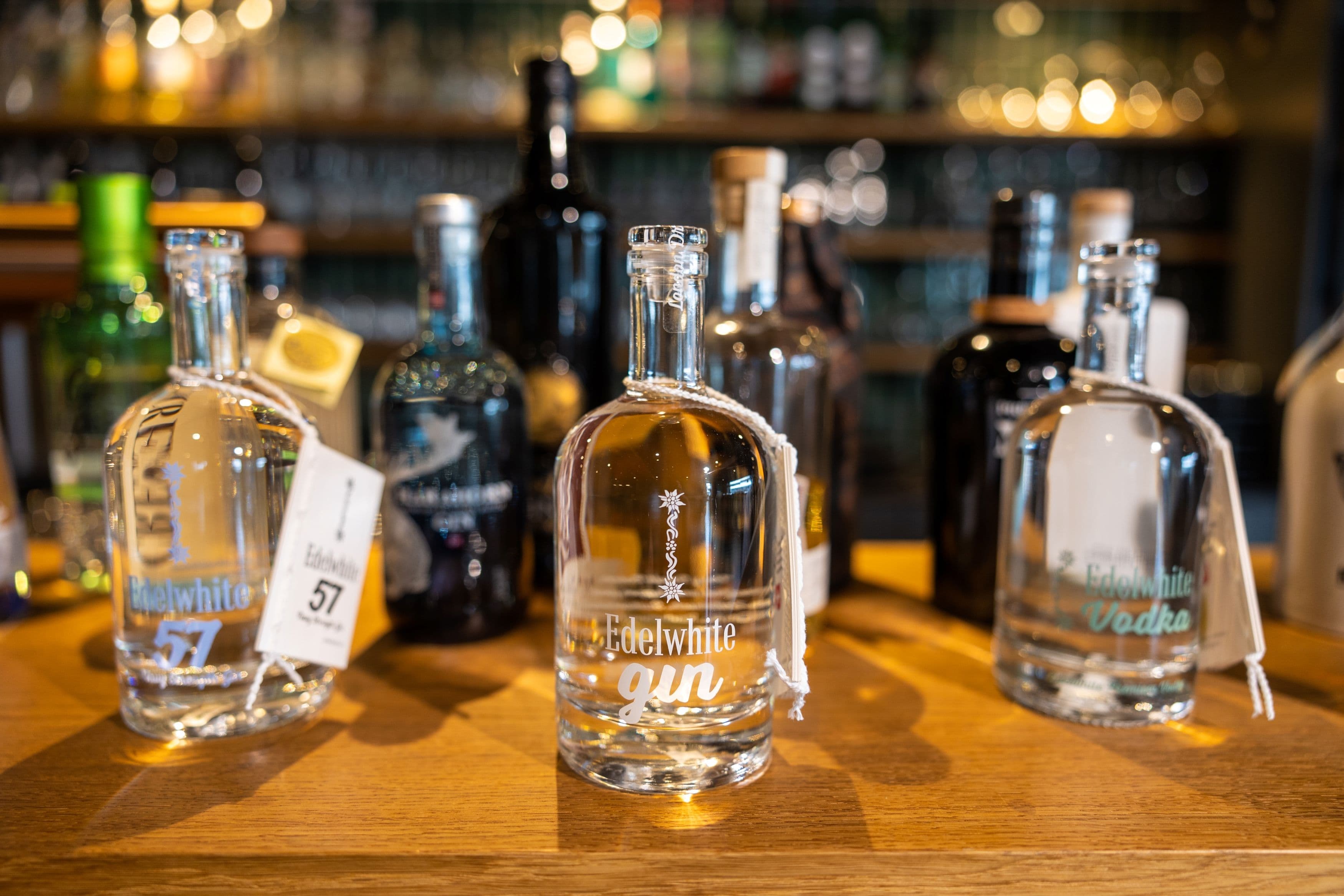 Edelwhite Gin: High-quality gin made from regional ingredients, ideal for gin tastings and enjoyment from the distillery.