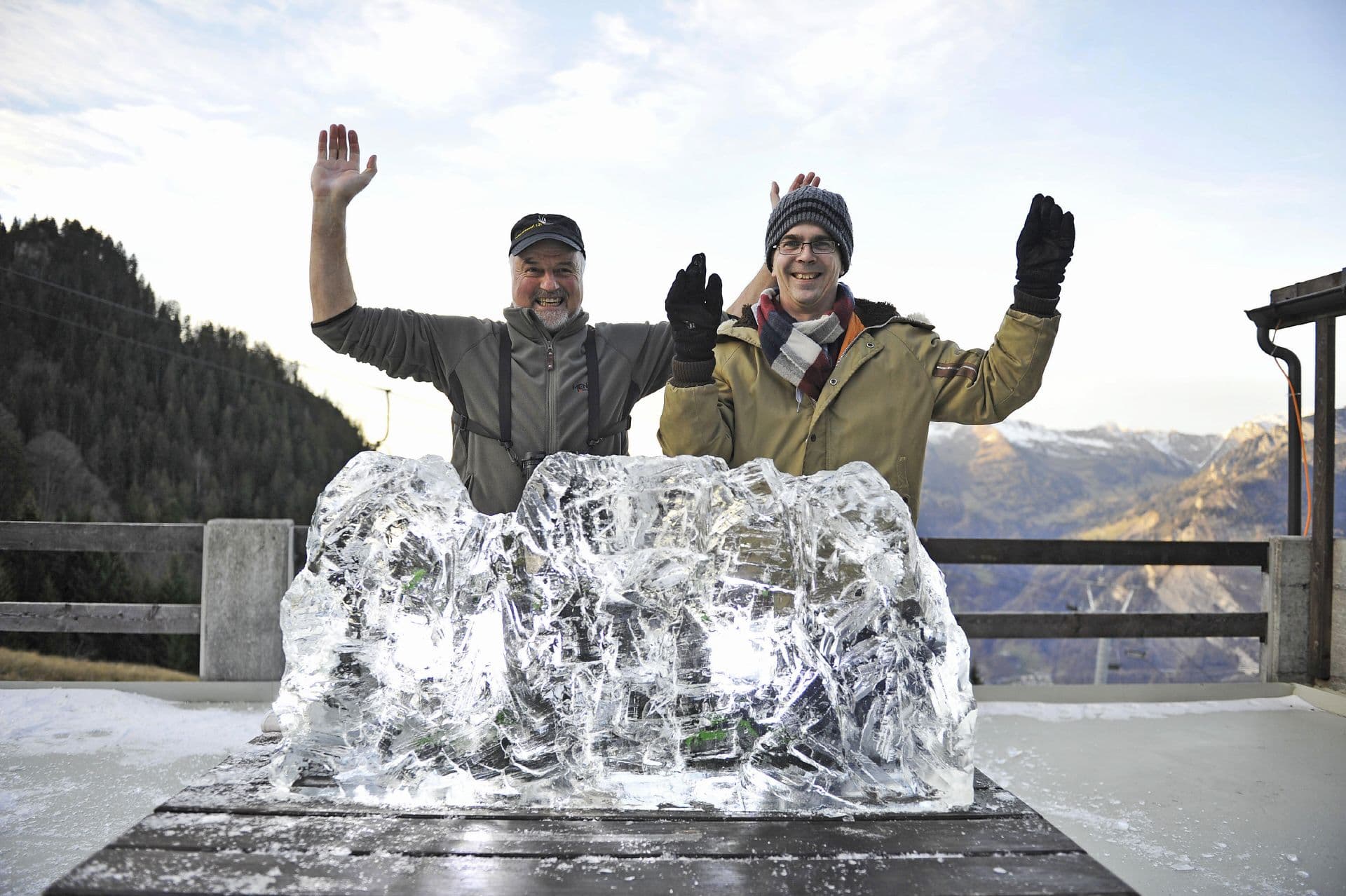 Ice carving for groups