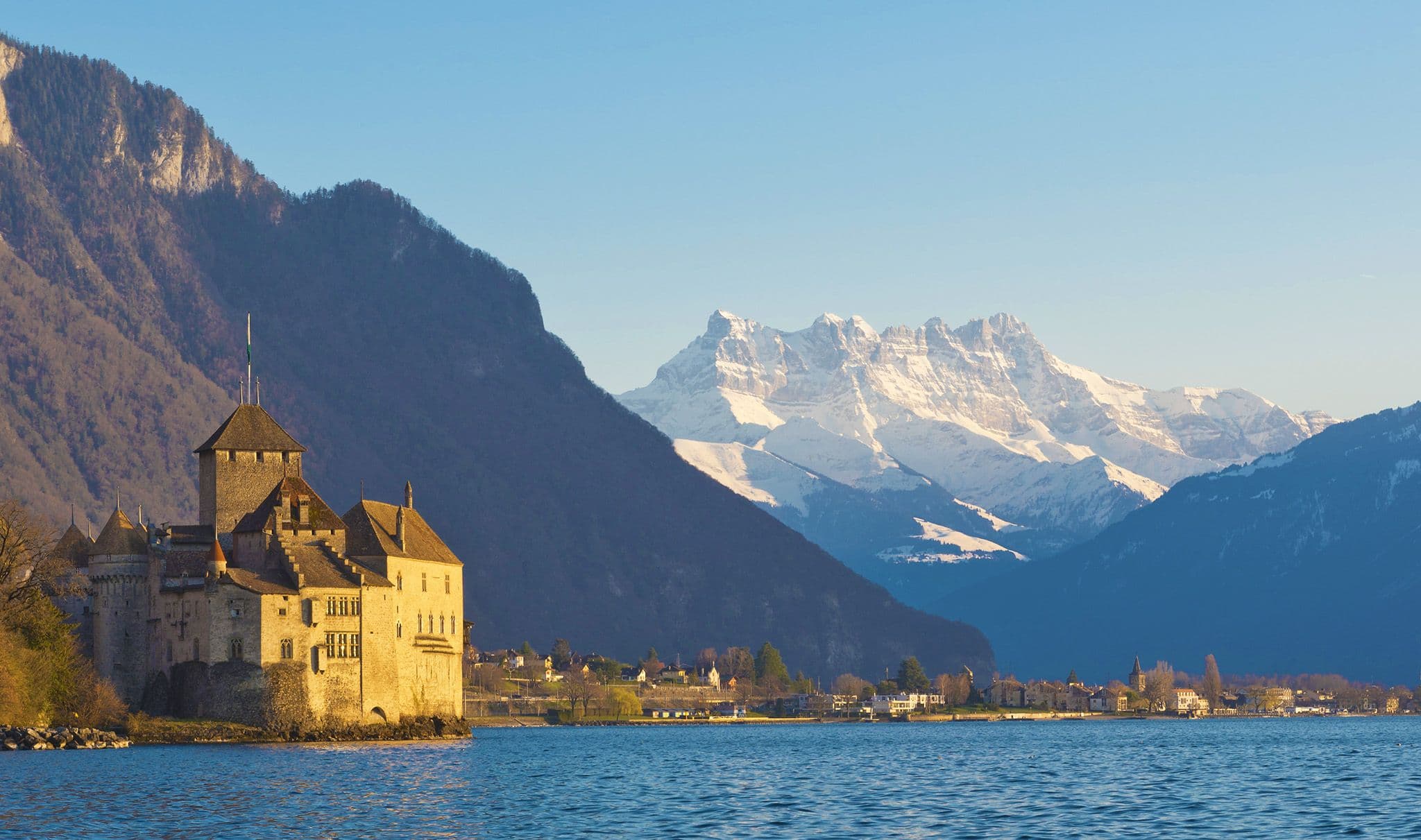 From Geneva: Riviera Bus Tour with Chaplin, Montreux, and Chillon