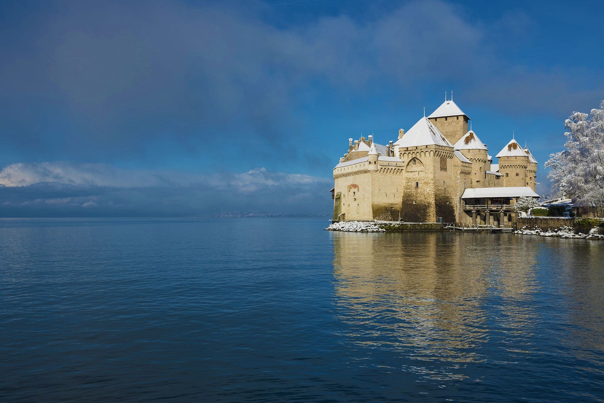 From Geneva: Winter Tour of Chaplin, Montreux and Chillon